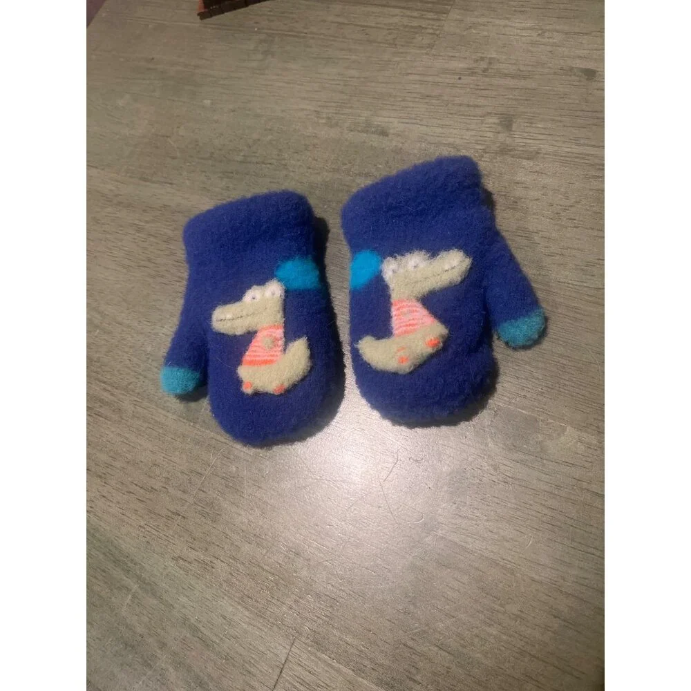 Powder Baby Fleece Mittens With Crocodile Appliqué